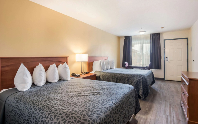 Econo Lodge Inn & Suites Lodi - Wine Country Area