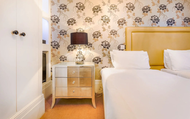 Tophams Hotel