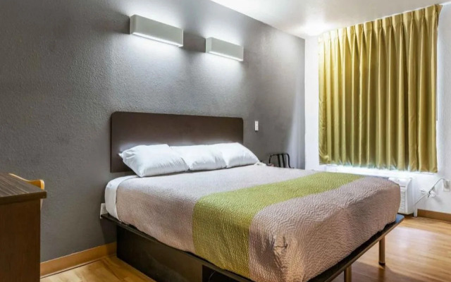 Motel 6 Alexandria, LA - South