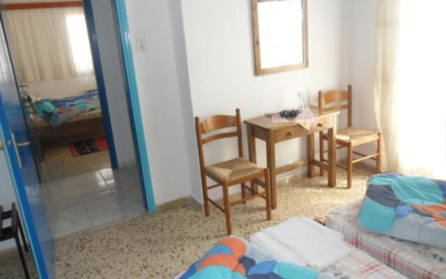 Oasis Hotel Theodoros & Litsa Galaris