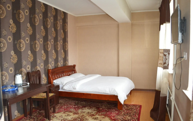 Land Hotel