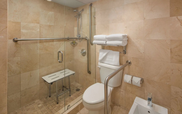 DoubleTree by Hilton Grand Biscayne Bay