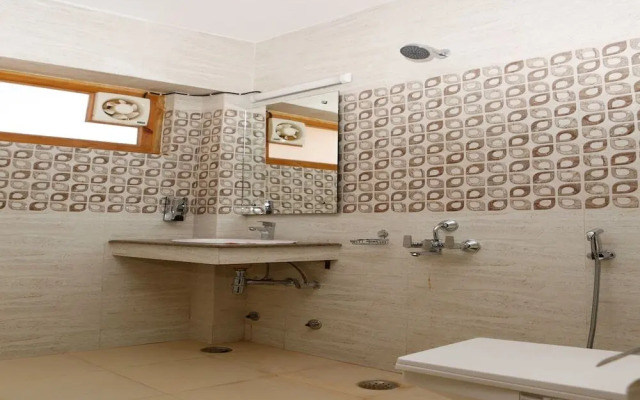 Hotel Royal Hill By OYO Rooms