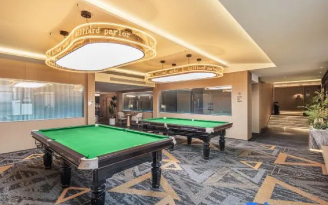 Maitreya Blossom Flower Hot Spring Resort — 4-star hotel in Mile