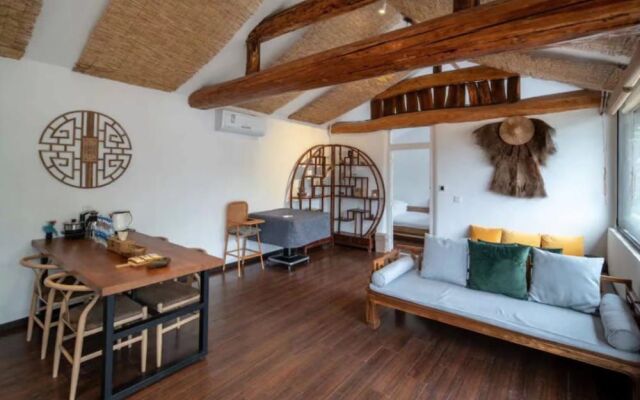 Xiang Chun Tree House Inn