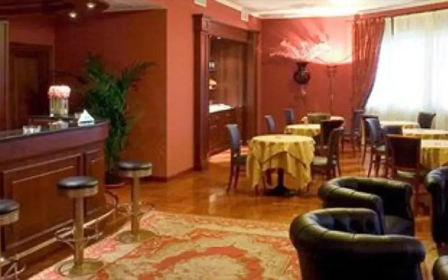 Maxim Hotel