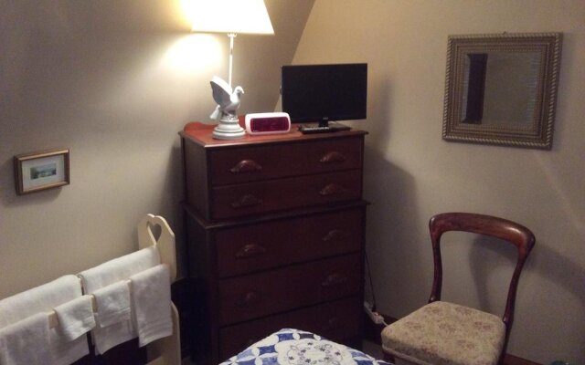 Riverside Caygeon B&B