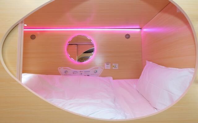 Momostay Capsule Hotel