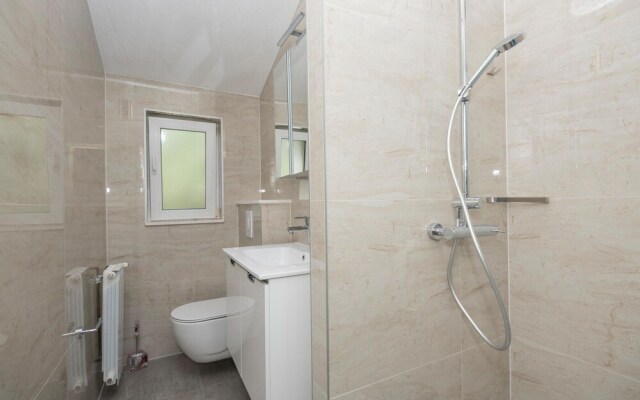 Awesome Home in Makarska With Wifi and 2 Bedrooms