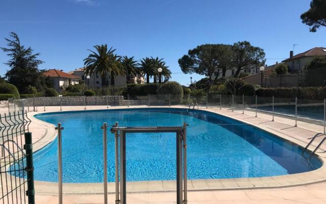Appartement 2 pieces, renove, 2 piscines+tennis, mer, climatisation