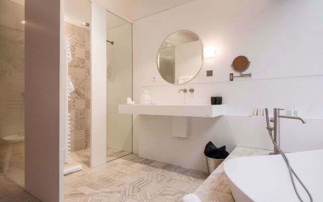 Yndo Hotel