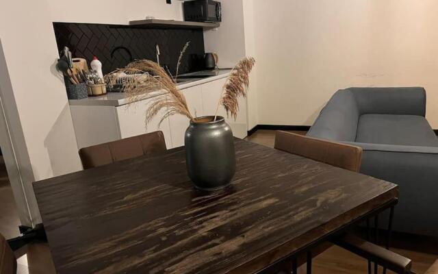 Paskunji Marshall Apartment