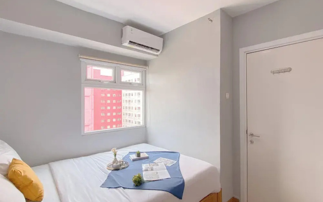 Trendy 2Br At Apartment Green Pramuka City