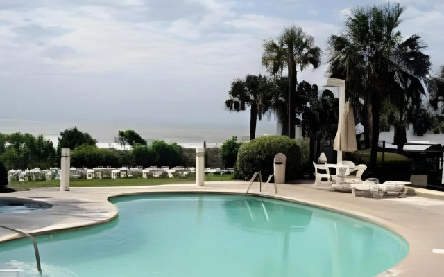 Schooner II Beach and Racquet Club