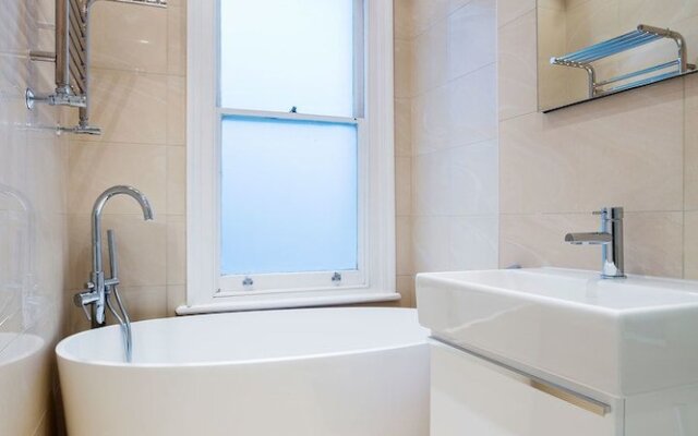 Veeve - Family Flourish