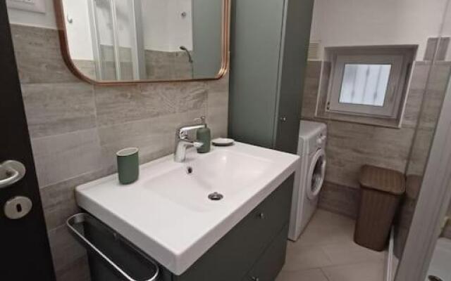 Ampio Bilocale Con Patio A 50 Metri Dal Mare!