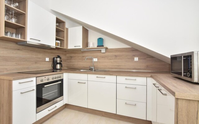 Nice Home in Podstrana With Wifi and 4 Bedrooms