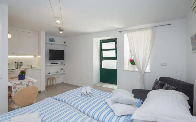 Split Center Suites