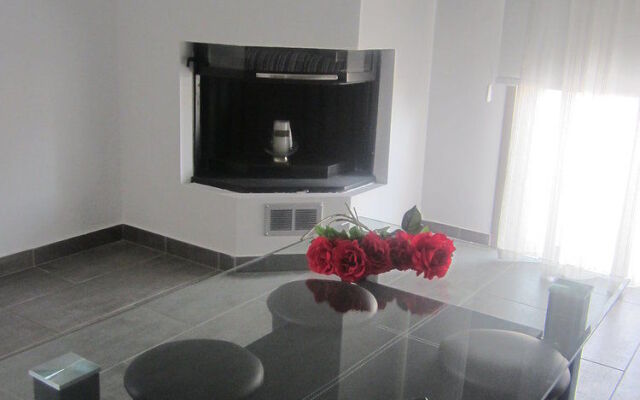 Marina Apartments 211