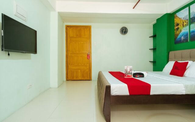 RedDoorz near C5 Kalayaan Avenue Makati