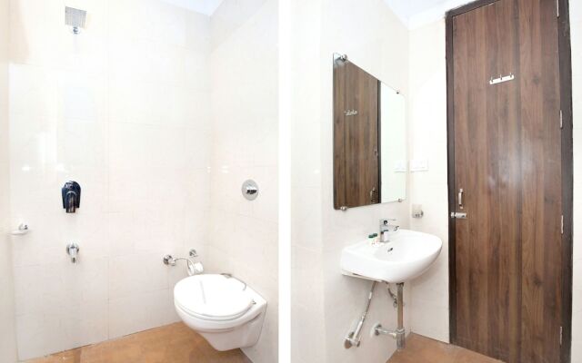 OYO 11680 Hotel Grand Star