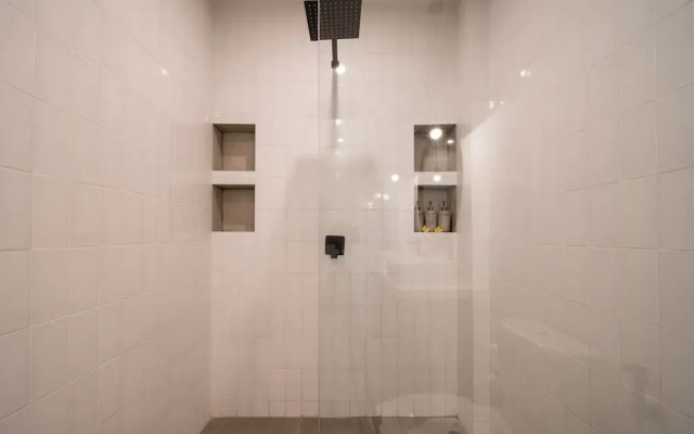 4BR Luxury Modern Contemporary Villa in Canggu
