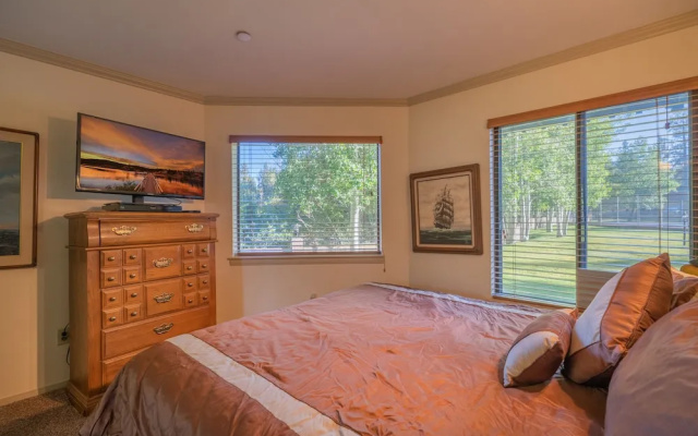 Lakefront Viking Oasis Condo