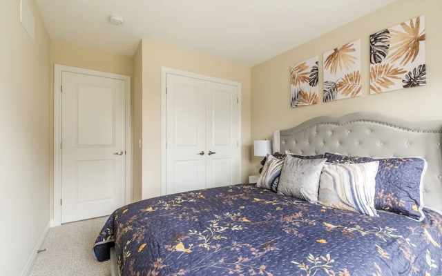 GLOBALSTAY. Modern Townhomes on Lake Ontario