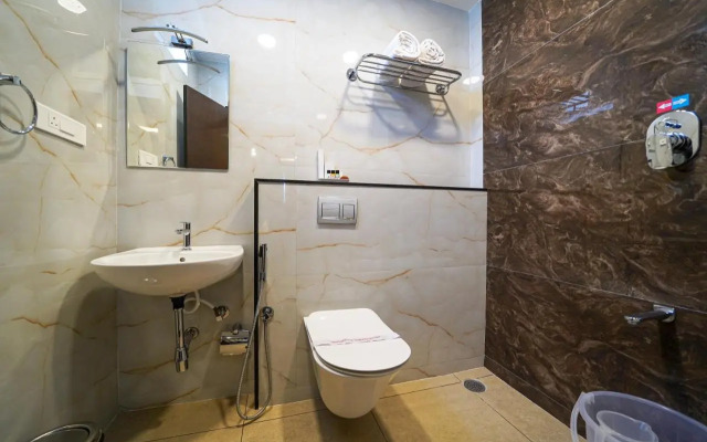 OYO Premium K R Puram