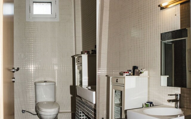 This wonderful 300m2 house in Gefira Thessaloniki...