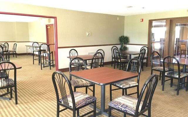 Norwood Inn & Suites