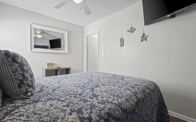 Moonraker 3 1 Bedroom Condo by RedAwning