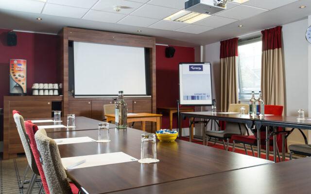 Holiday Inn Express Milton Keynes by IHG