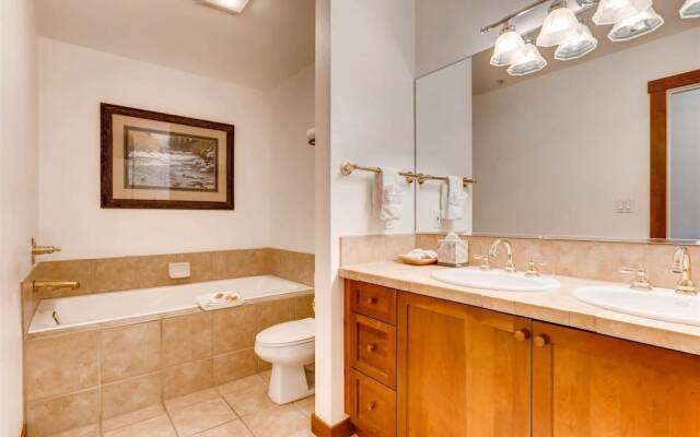 Perfectly Placed 2 Bedroom Vacation Rental in Historic Downtown Breckenridge with Access to Hot Tub and Pool