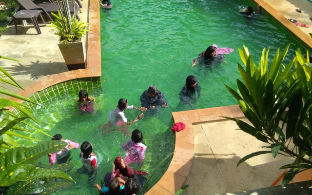 The Haleeva Aonang