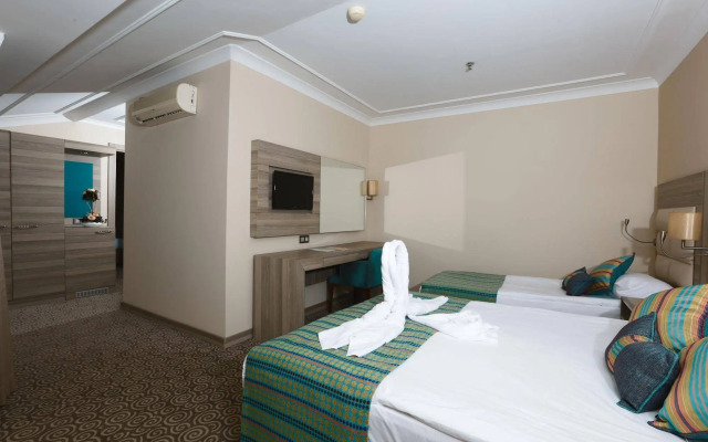 Insula Resort & Spa
