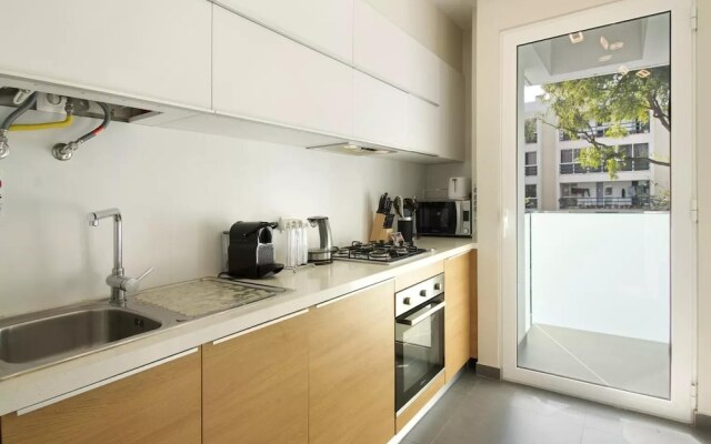 1 Bed Apartment Sleeps 4 With Pool