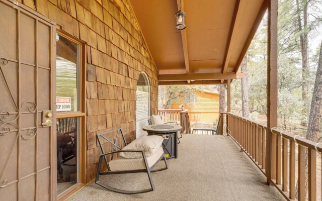 Near Fossil Creek & Trails: Scenic Pine Cabin!