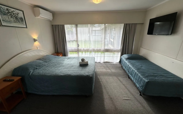 Airport Westney Lodge