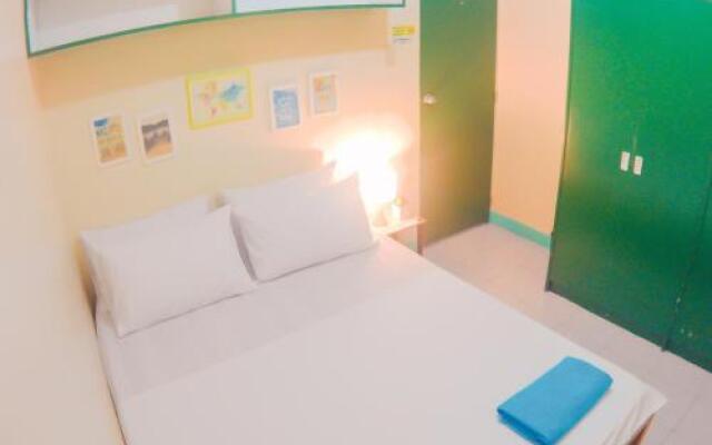 NoMadsMNL Backpackers Homestay