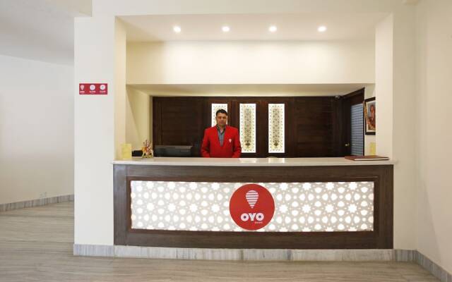 OYO 8078 The Central Palm