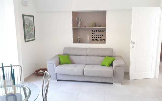 Balconi Su Piazza Dante