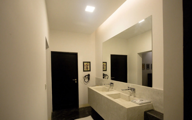 Arthur&Paul - Caters to Men