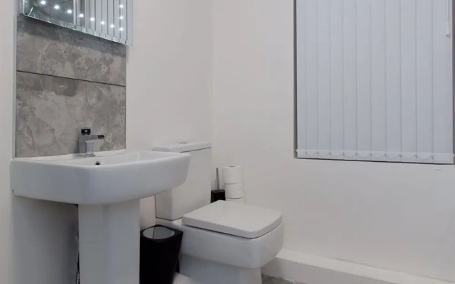 Shaftesbury Apartment