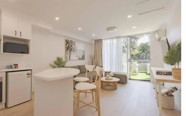 Luxurious Manly Retreat With Beachside Bliss