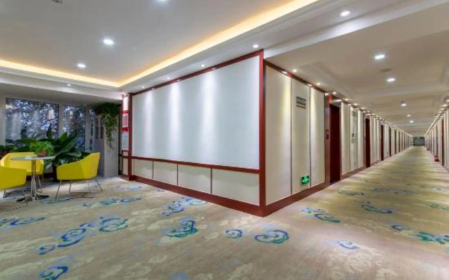 Super 8 by Wyndham Weifang Ba Jiu Hospital Qingping Road