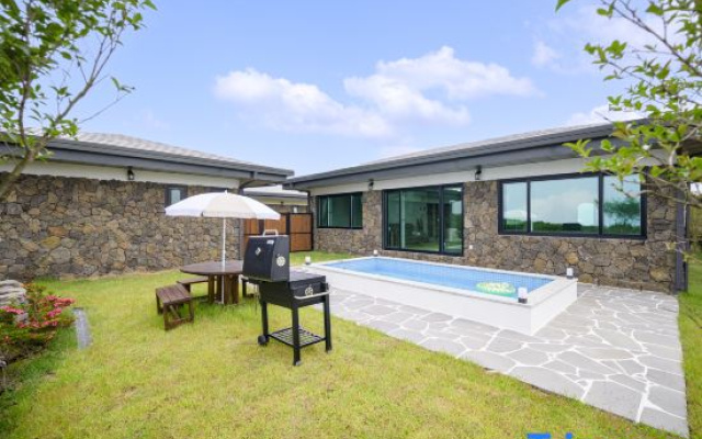 Kimnyeongdoldam private pool villa