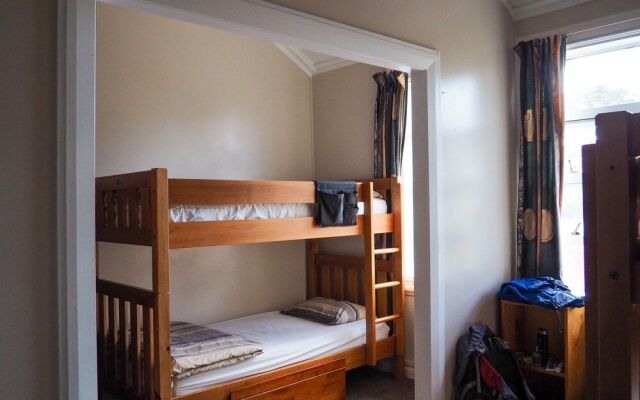 Oaklands Lodge