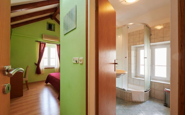Apartment and Room Ivica