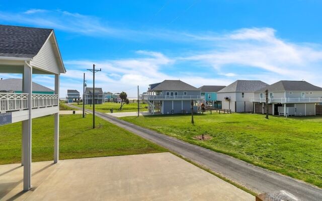 Just Beachy 3 Bedroom Home by RedAwning